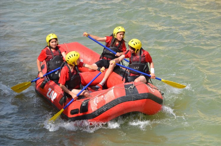 Hakkari Yüksekova'da rafting heyecanı 4