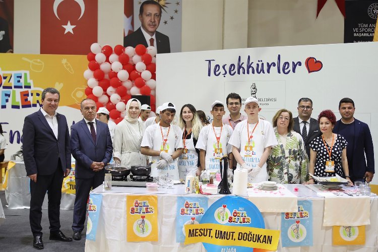 İzmir Bergama'da 'özel' yemekler yarıştı 1