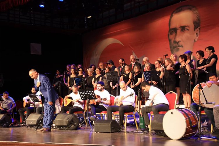İzmir Güzelbahçe Türk Halk Müziği Korosu’ndan muhteşem konser 2