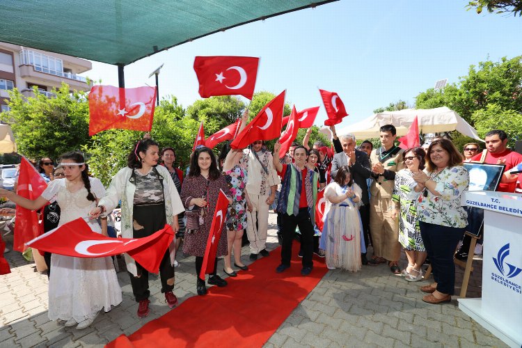 İzmir Güzelbahçe'de standlar Aysima bebek için açıldı 1