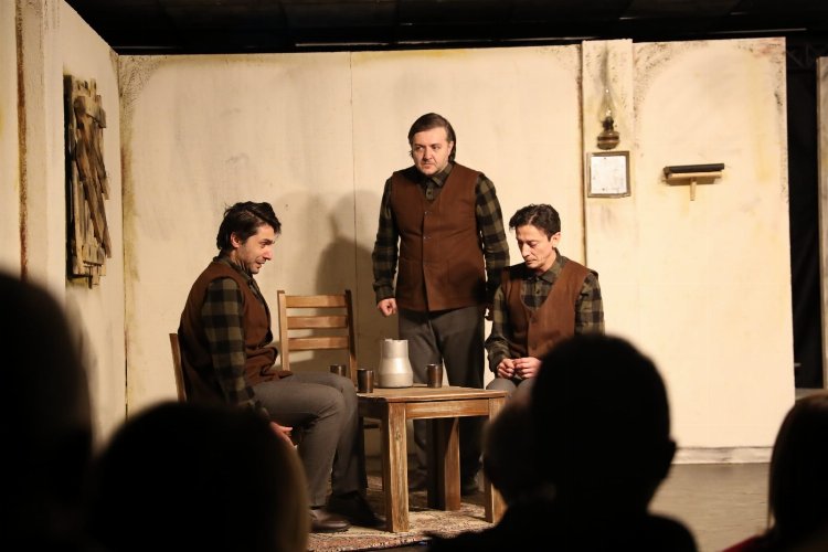 Kocaeli İzmit Belediye Tiyatrosu ilk oyunuyla uluslararası tiyatro ödülü kazandı 1