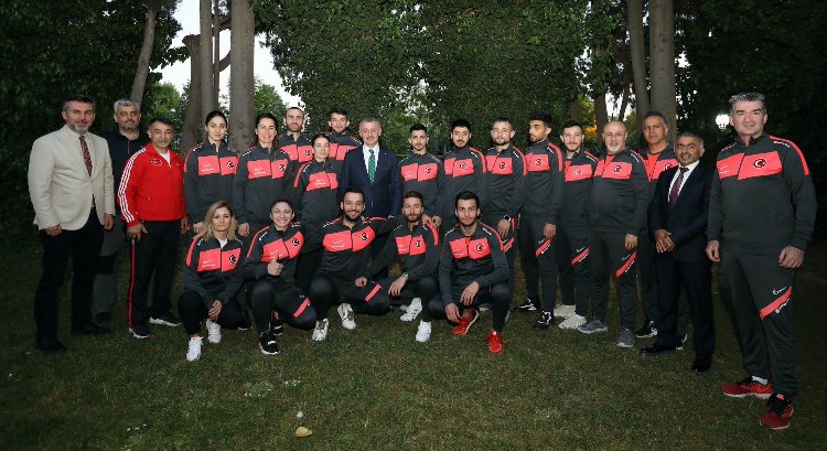 Kocaeli'de Başkan Büyükakın Karate Milli takımıyla buluştu 1