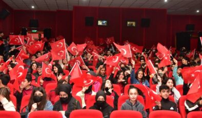 Malatya’da öğrenciler ‘Kurtuluş Hattı’ filmini izledi