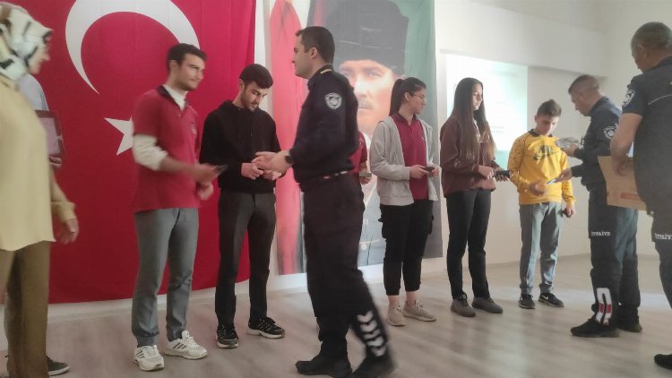 Manisa Ahmetli'de gençler 'ateşin kahramanları'yla tanıştı 2