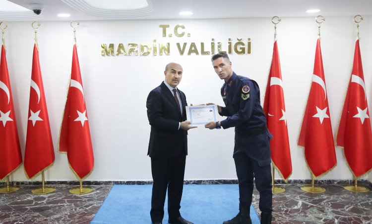 Mardin Valisi Demirtaş, başarılı personeli ödüllendirdi 3
