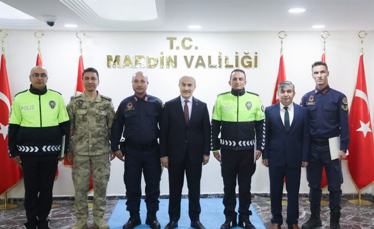 Mardin Valisi Demirtaş, başarılı personeli ödüllendirdi 4