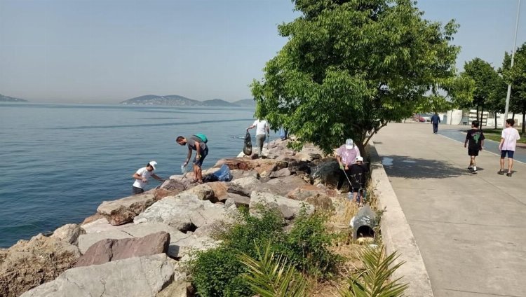 Antalya'da SunExpress kıyıdan 75 kilogram atık topladı 1