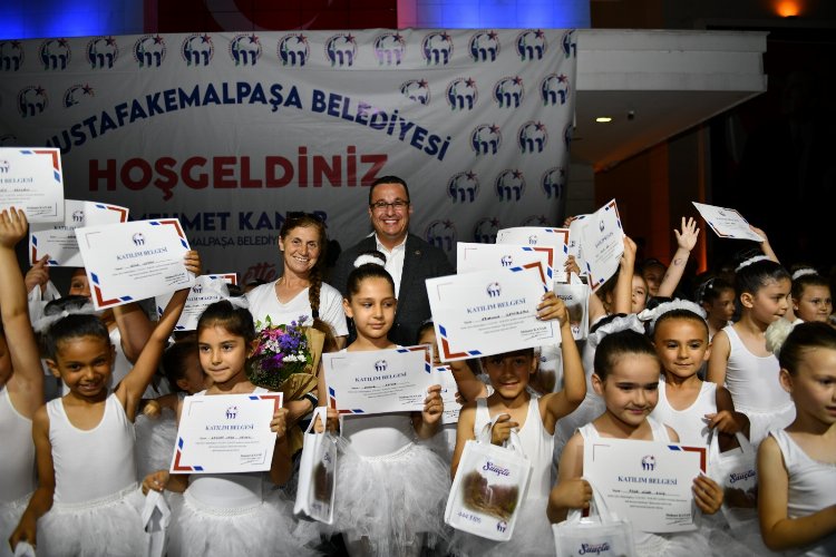 Bursa Mustafakemalpaşa'nın küçük sanatçıları sertifikalandı 1