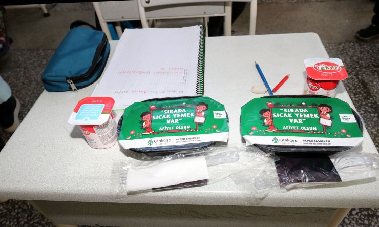 2022_09_19_Sosyal Yardım_Çocuklara Sıcak Yemek_Kıymet Necip Tesal İlkoku...