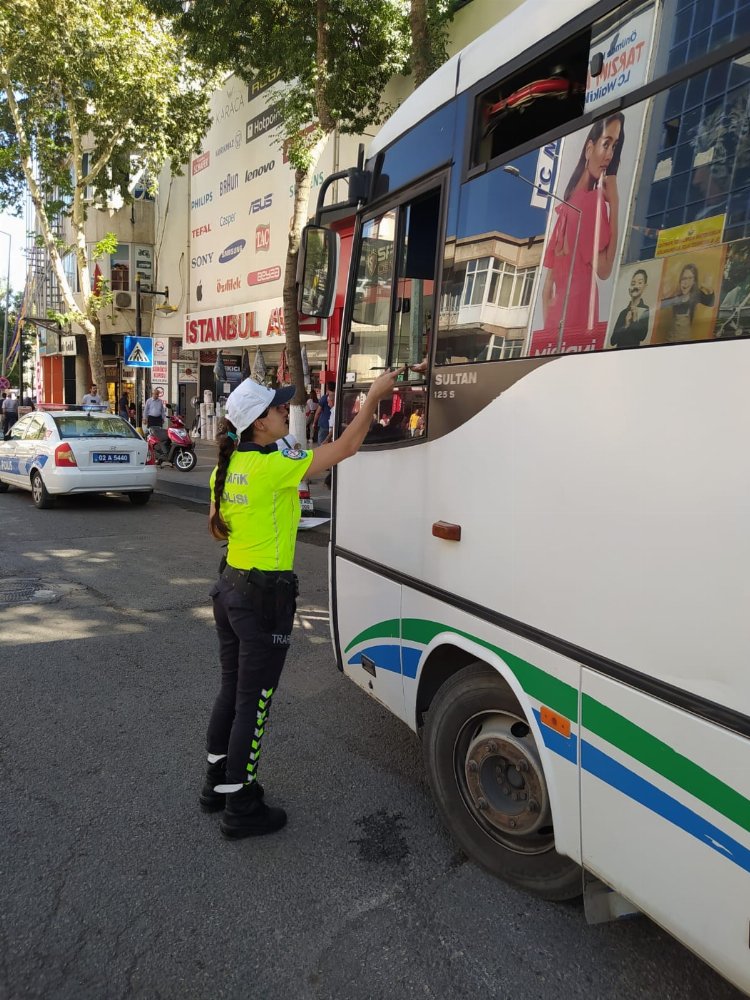 Adıyaman'da sürücülere trafik bilgilendirmesi 1 Adıyaman'da sürücülere trafik bilgilendirmesi 1
