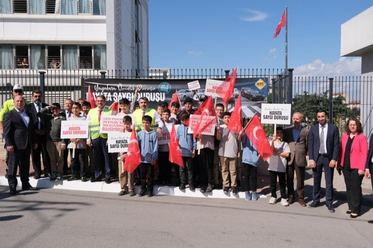 Bursa Yıldırım’da 'yayalara saygı' 7 Bursa Yıldırım’da 'yayalara saygı'