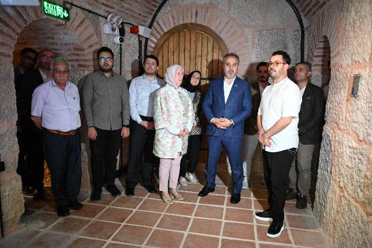 Bursa'da tarihi zindanda teknolojik sergi 1