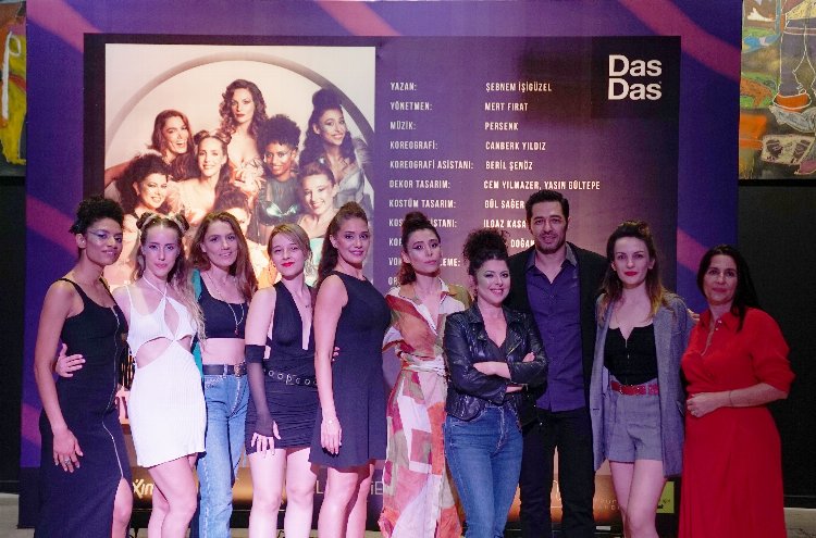 'Dünya Yerinden Oynar' prömiyer yaptı 2 'Dünya Yerinden Oynar' prömiyer yaptı 2