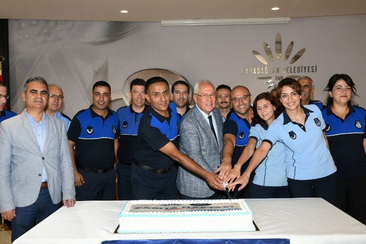 İzmir Karabağlar'da Zabıta Haftası'na pastalı kutlama 285
