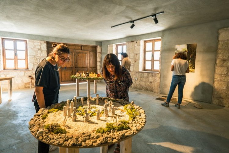 8'nci Çanakkale Bienali renkli sergiyle açıldı