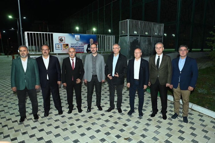 Bakan Kasapoğlu'ndan Bursa Yenişehir'deki spor tesislerine ziyaret 1