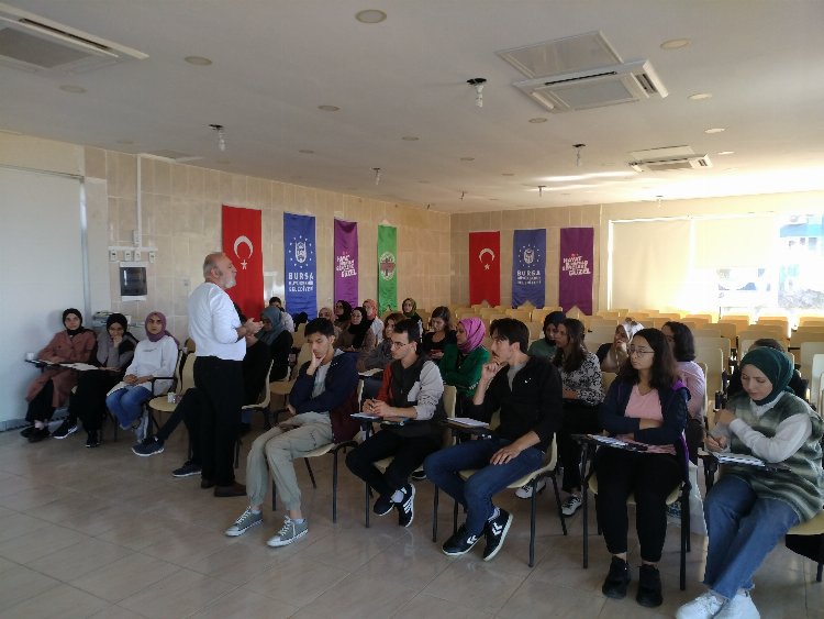 Bursa'da 'edebiyat ve yazı kampı' başladı 1