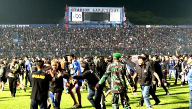 Endonezya’da maçta izdiham: 174 ölü