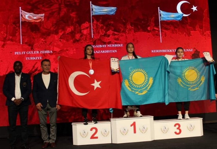 Kağıtsporlu sporcuların bilekleri bükülmedi 1 Kağıtsporlu sporcuların bilekleri bükülmedi 1