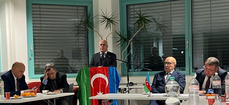 Almanya’da “Güney Azerbaycan’ın Dünü ve Bugünü” konulu konferans 1