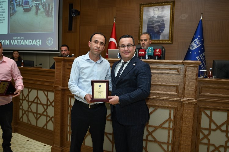 Bursa'da ayın vatandaşları ödüllendirildi 2