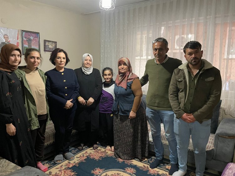 Hülya Koçyiğit'ten Bursa'da şehit ailesine ziyaret 2