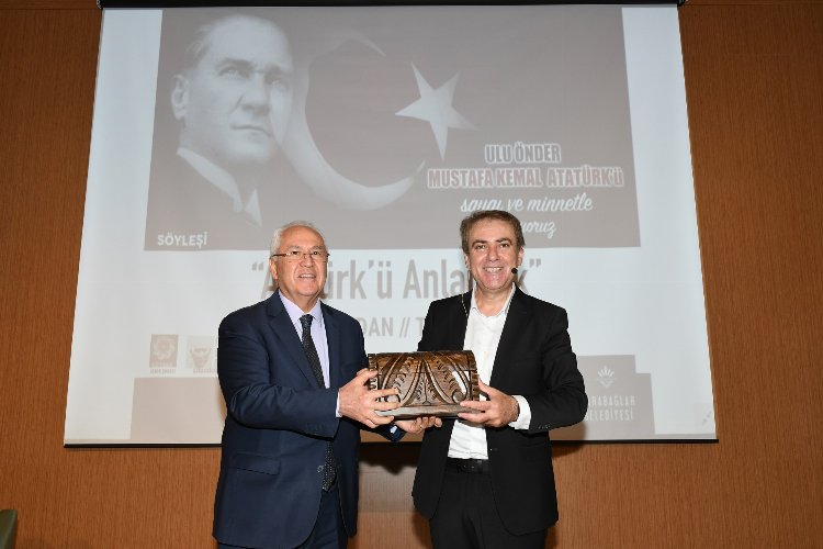 İzmir Karabağlar'da Sinan Meydan'dan 'Atatürk'ü Anlamak' söyleşisi 2