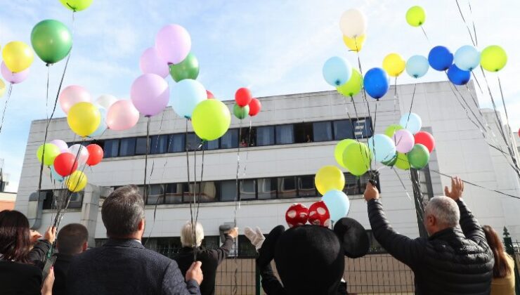 İzmit’te ‘Lösemi Haftası’nda rengarenk balonlar uçuruldu