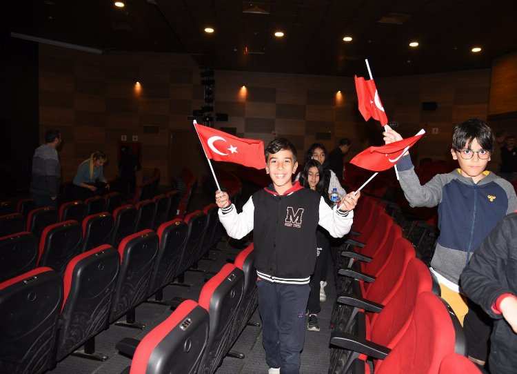 Manisa Şehir Tiyatrosu, Bursa'daki 'Son Balo'yu sahneledi 1