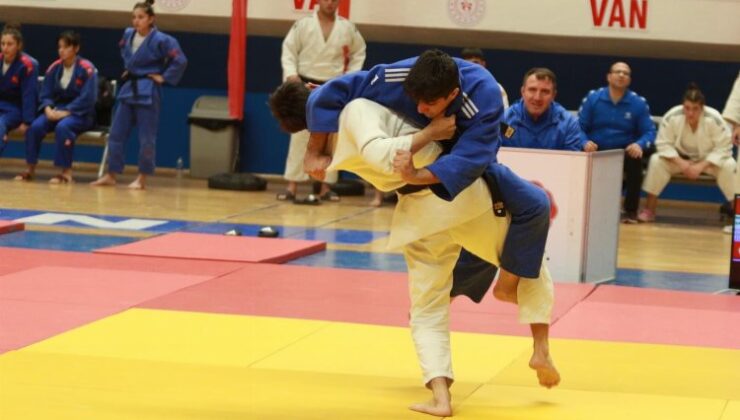 Manisalı judocular lige iddialı başladı