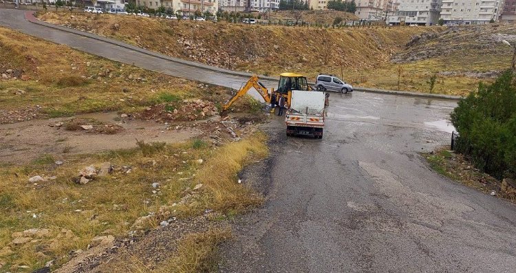 Mardin Artuklu Belediyesi ekipleri sağanak yağış mesaisinde 5