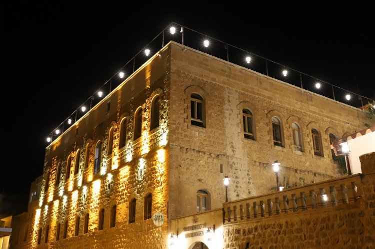 Mardin'de hükümet konağı kafe oldu 13