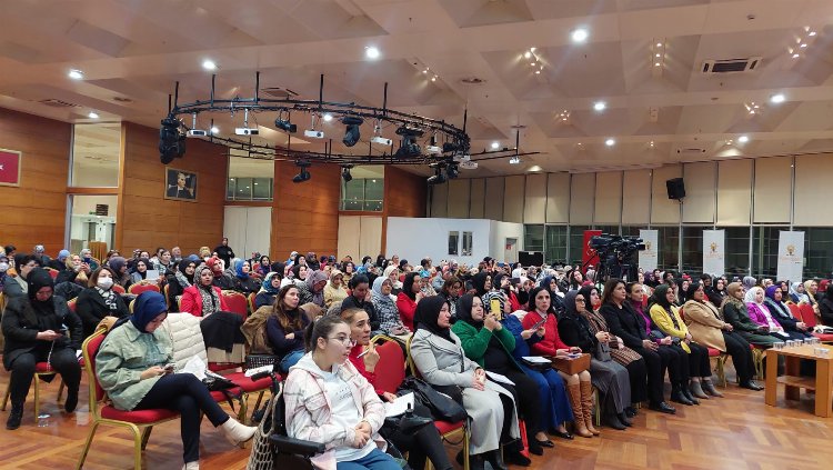 AK Parti'nin 'Siyaset Akademisi Kadın' programı Bursa'da sürüyor 1