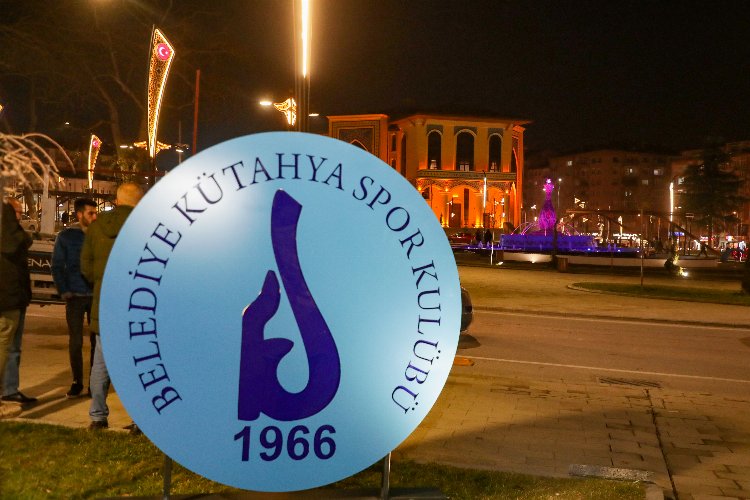 Belediye Kütahyaspor'un logosu Zafer Meydanı'nda 2
