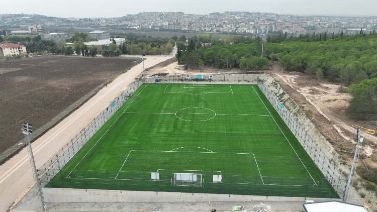 Büyükşehir’den üniversiteye futbol sahası 4