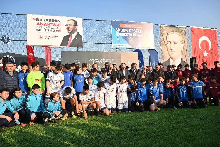 Büyükşehir’den üniversiteye futbol sahası 5