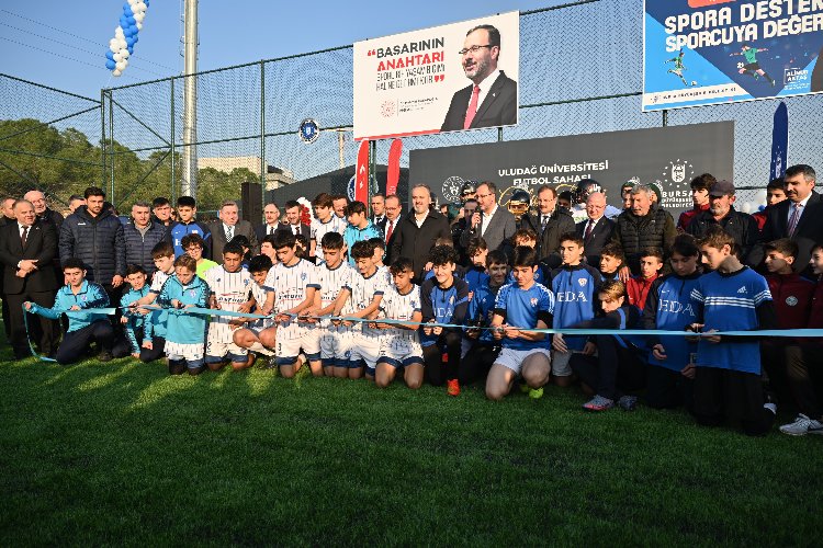 Büyükşehir’den üniversiteye futbol sahası 6