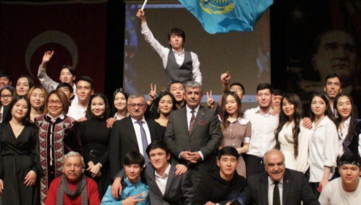 Kazakistan’ın bağımsızlığına coşkulu kutlama