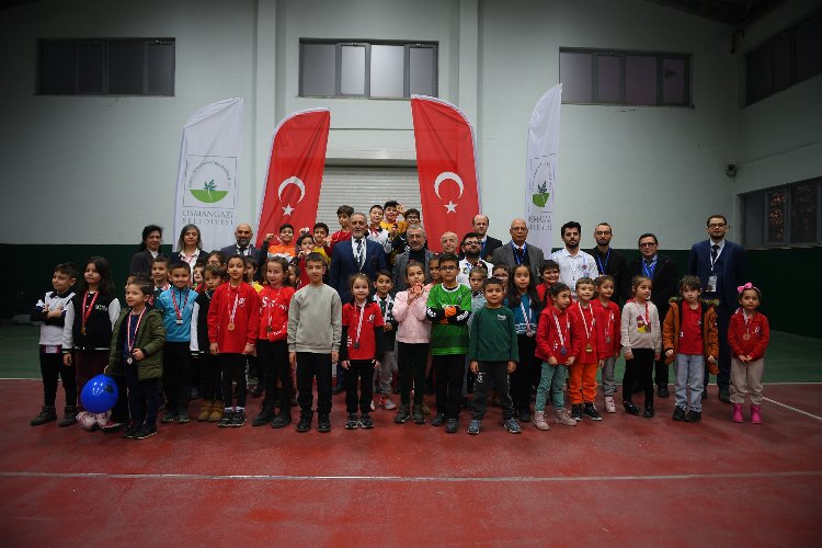 Bursa Osmangazi'de minik satranççılar ödüllendirildi 1
