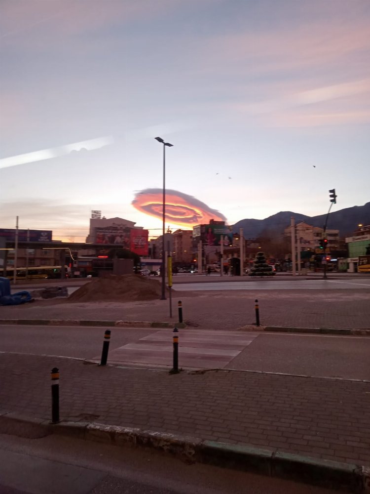 Bursa semalarında UFO bulutları şaşırttı! 1