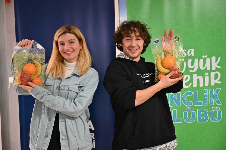 Bursa'da üniversiteli gençlere C vitaminli 'final' 2