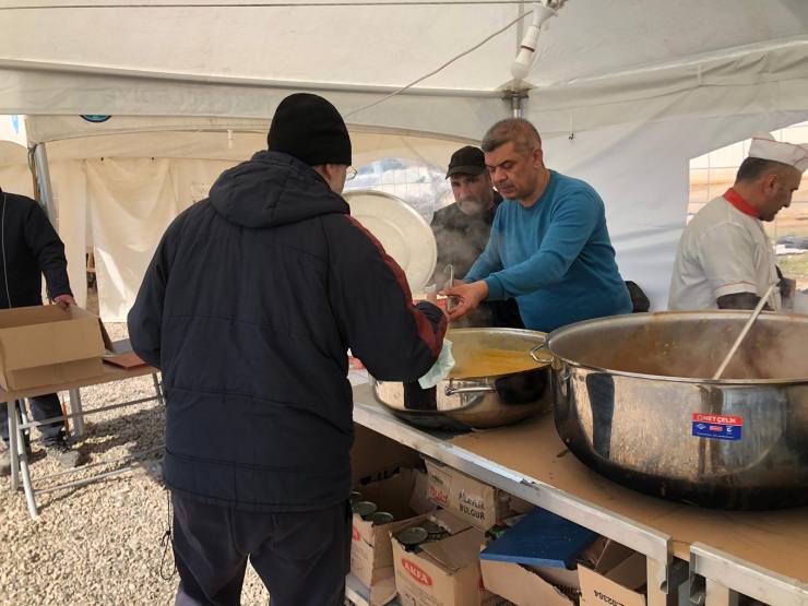 Akyurt Belediyesi Kahramanmaraş'ta yemek çadırı kurdu 1