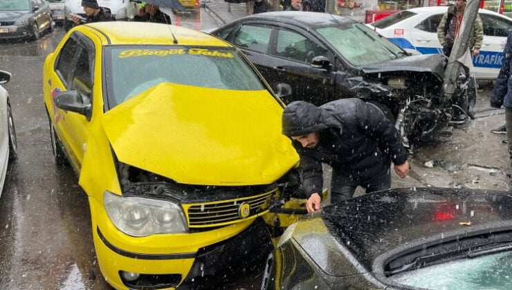 Bingöl’de ticari taksi ile otomobil çarpıştı: 3 yaralı