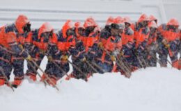 Erzurum’da kar timleri iş başında
