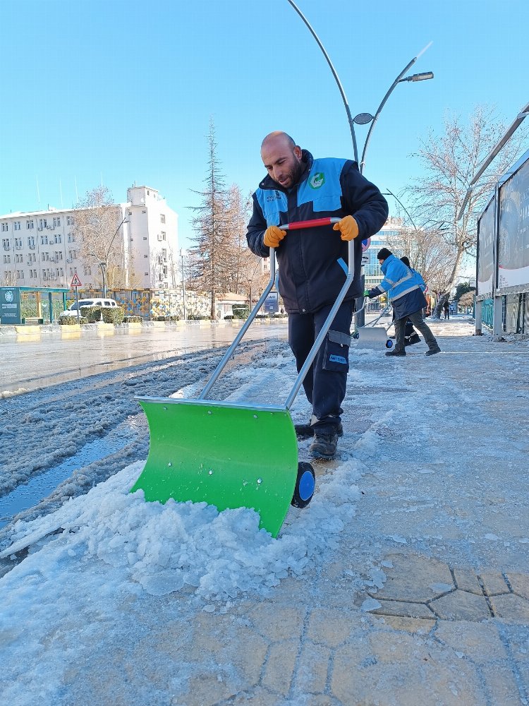 Gaziantep'te karla mücadele sürüyor 1