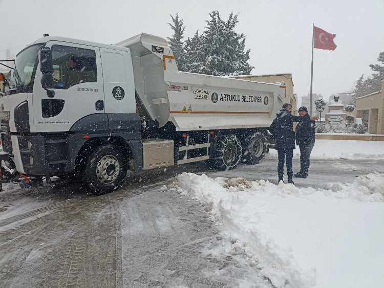 Mardin Artuklu Belediyesi ekipleri ‘kar’ mesaisinde 4