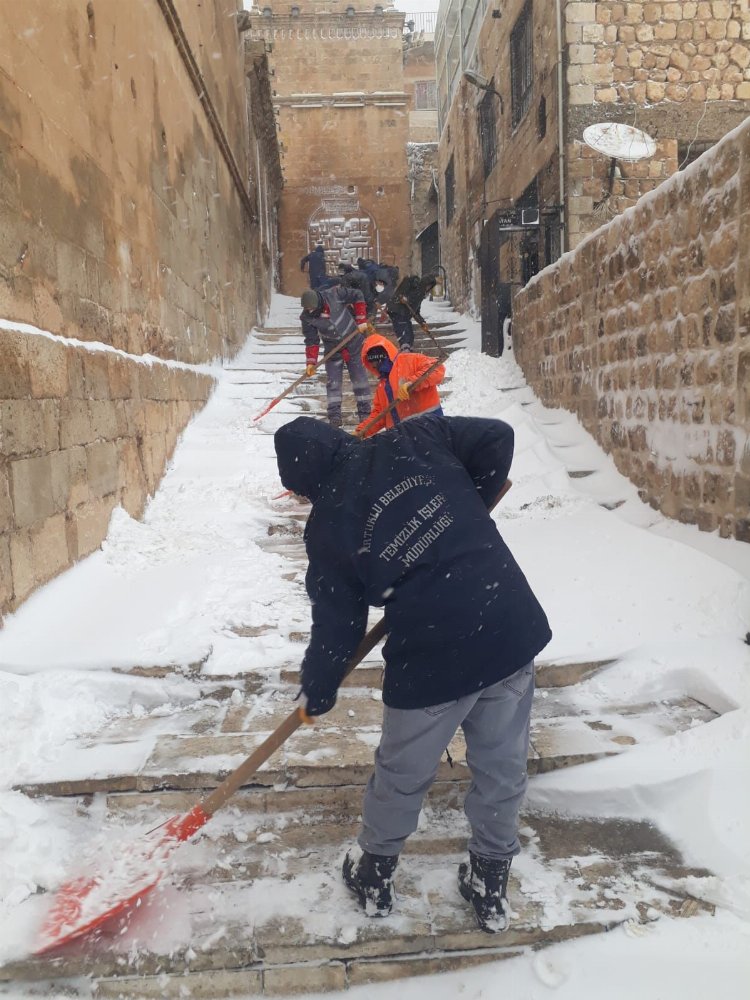 Mardin Artuklu Belediyesi ekipleri ‘kar’ mesaisinde 6
