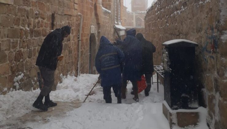 Mardin Artuklu Belediyesi ekipleri ‘kar’ mesaisinde