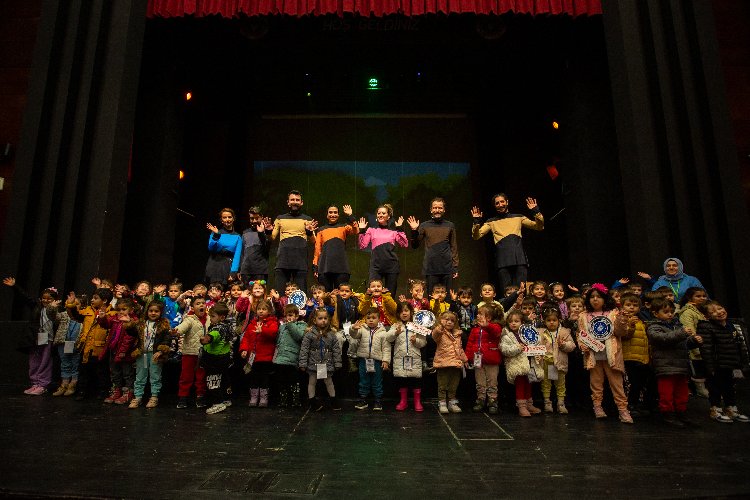 Bursa'da 'Kırmızı Duvar' için perde çocuklar için açıldı 2