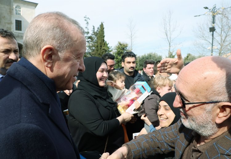 Cumhurbaşkanı Erdoğan, Fatih’te esnaf ziyareti yaptı 1
